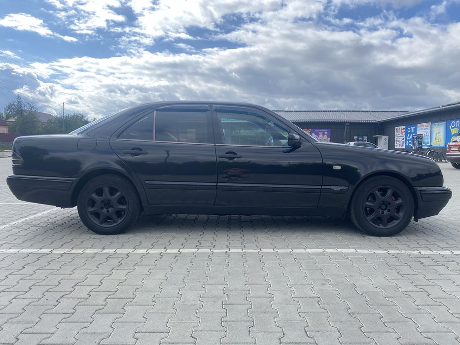 Mercedes-benz E200/ продам лупатого