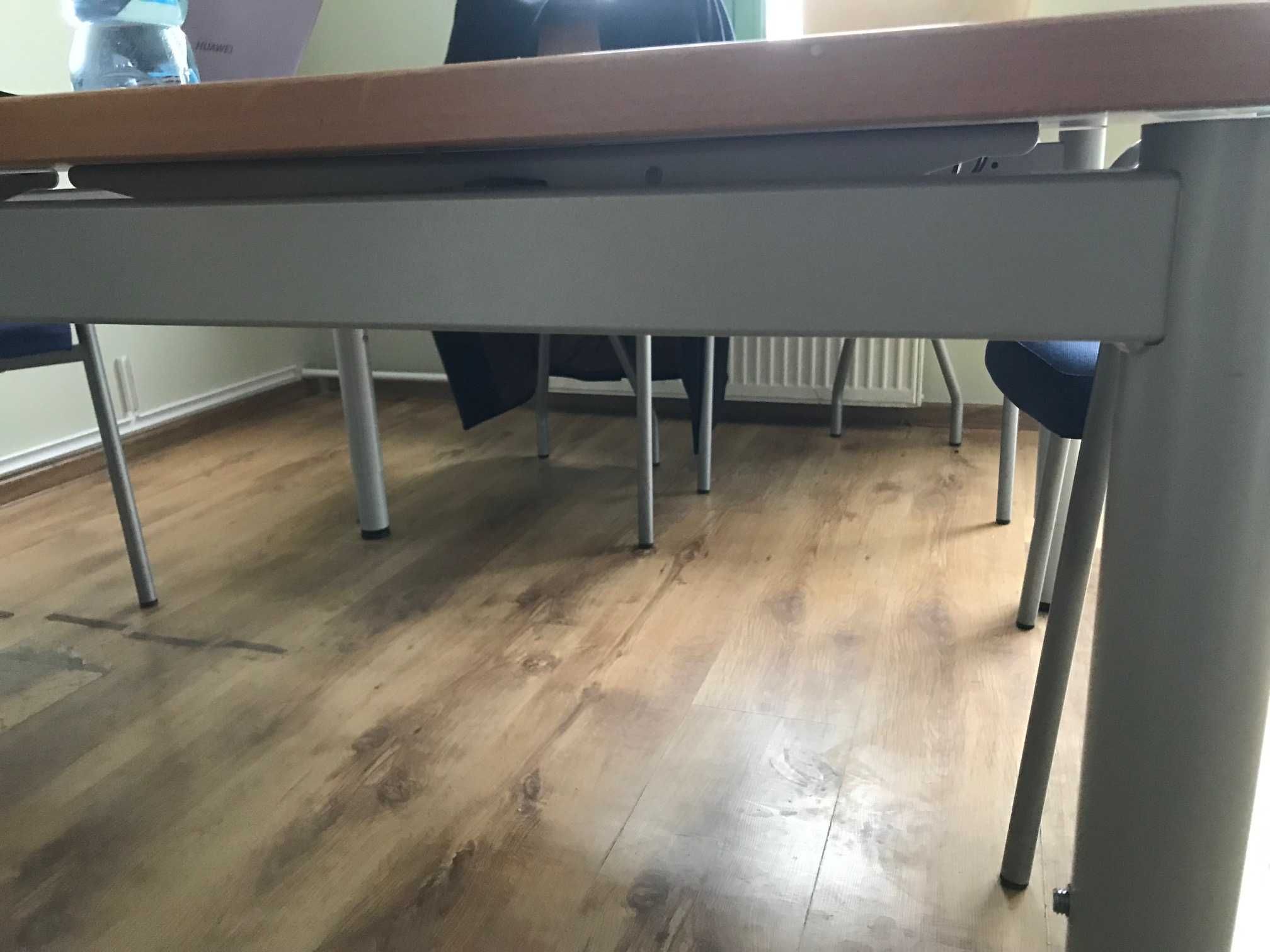 Stół biurowy wraz z krzesłami