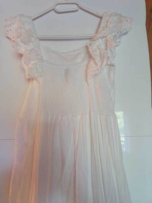 Biała sukienka maxi