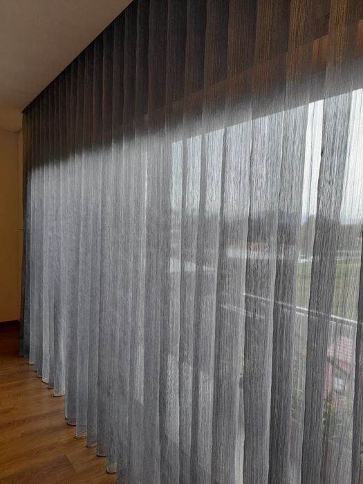 Cortina de organza em muito bom estado