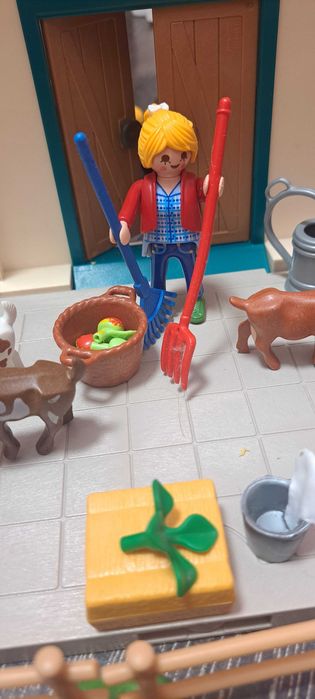 Ігровий конструктор Playmobil Germany 2011 року ферма