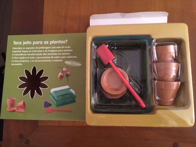 Cria as tuas plantas (Kit Jardinagem + Livro)