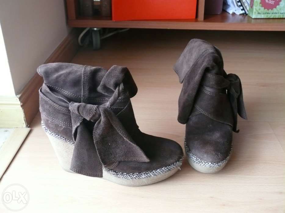 Conjunto de pares de calçado de senhora