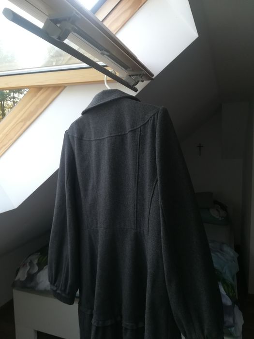 Szary płaszcz ciążowy