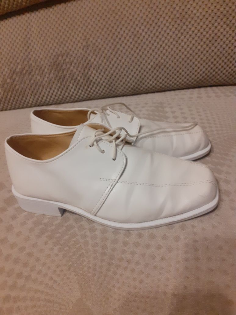 Buty komunijne nr 33