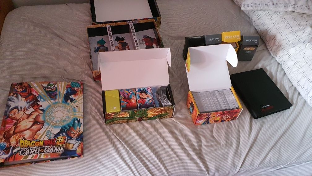 Cartas Dragonball Super Card Game com ultimate box e acessórios
