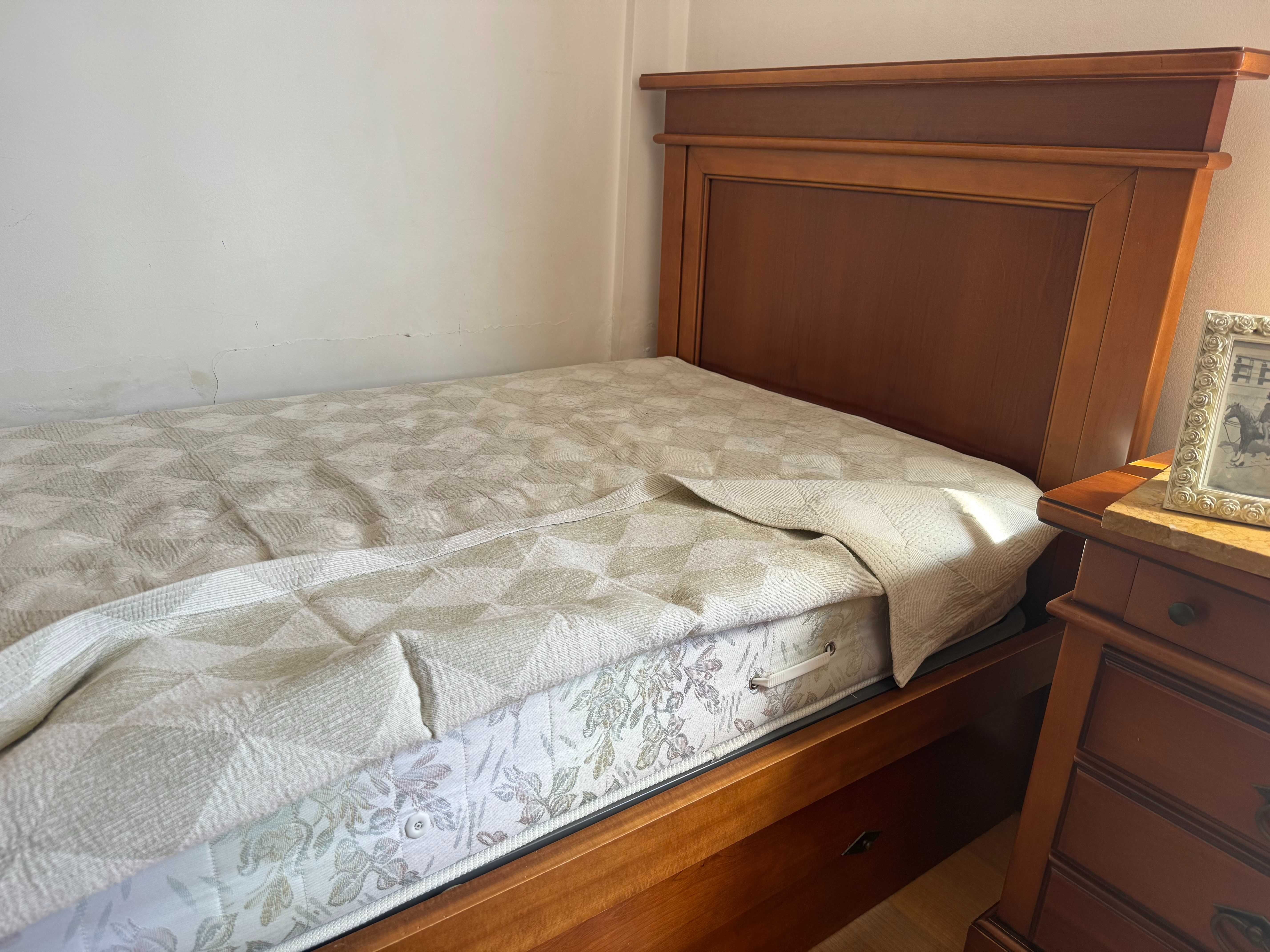 [MOBILIÁRIO] Cama de solteiro *Em madeira*