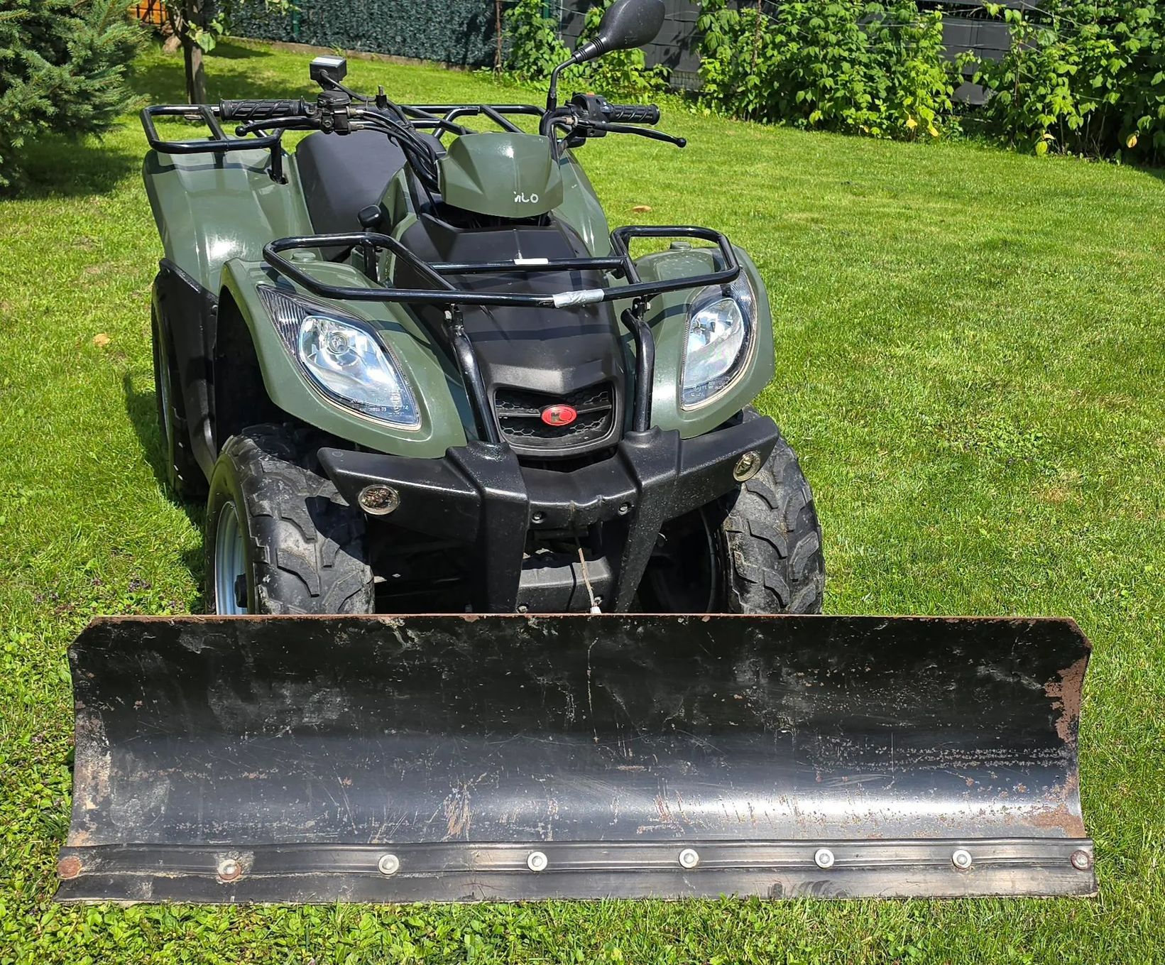 Kymco MXU Quad Kymco z homologacją, wyciągarką i pługiem.