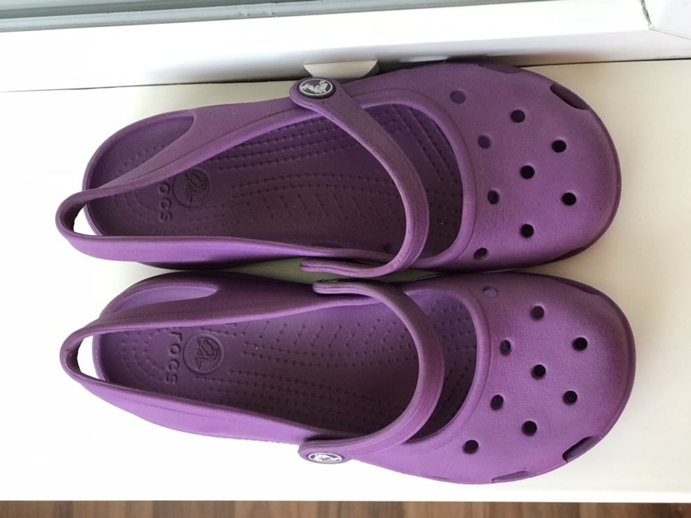 Сабо закрытые фиолетовые босоножки Crocs производства Вьетнам