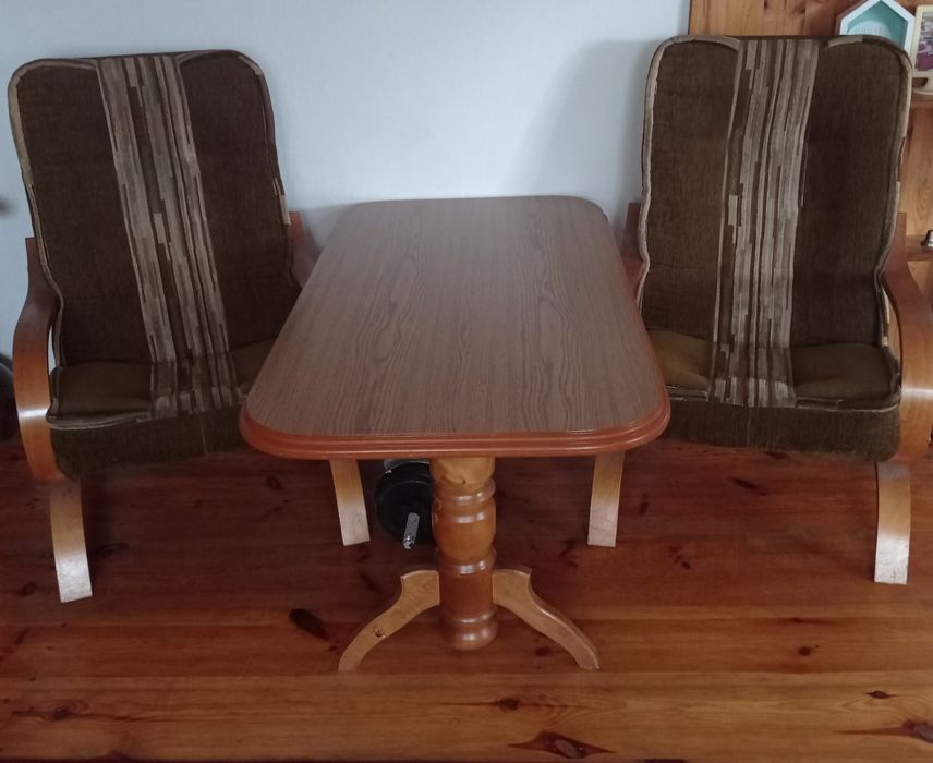 Dwa fotele i ławostół