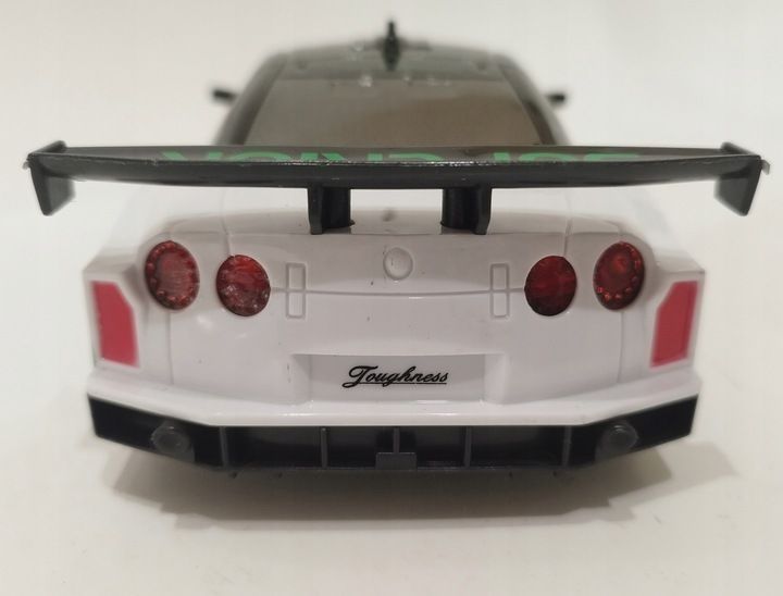 Дрифт машинки на радіокеруванні