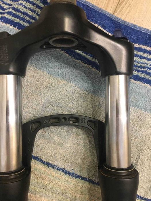 Продам вилку SR Suntour XCM під колеса 27.5 і 29 шток 210 мм