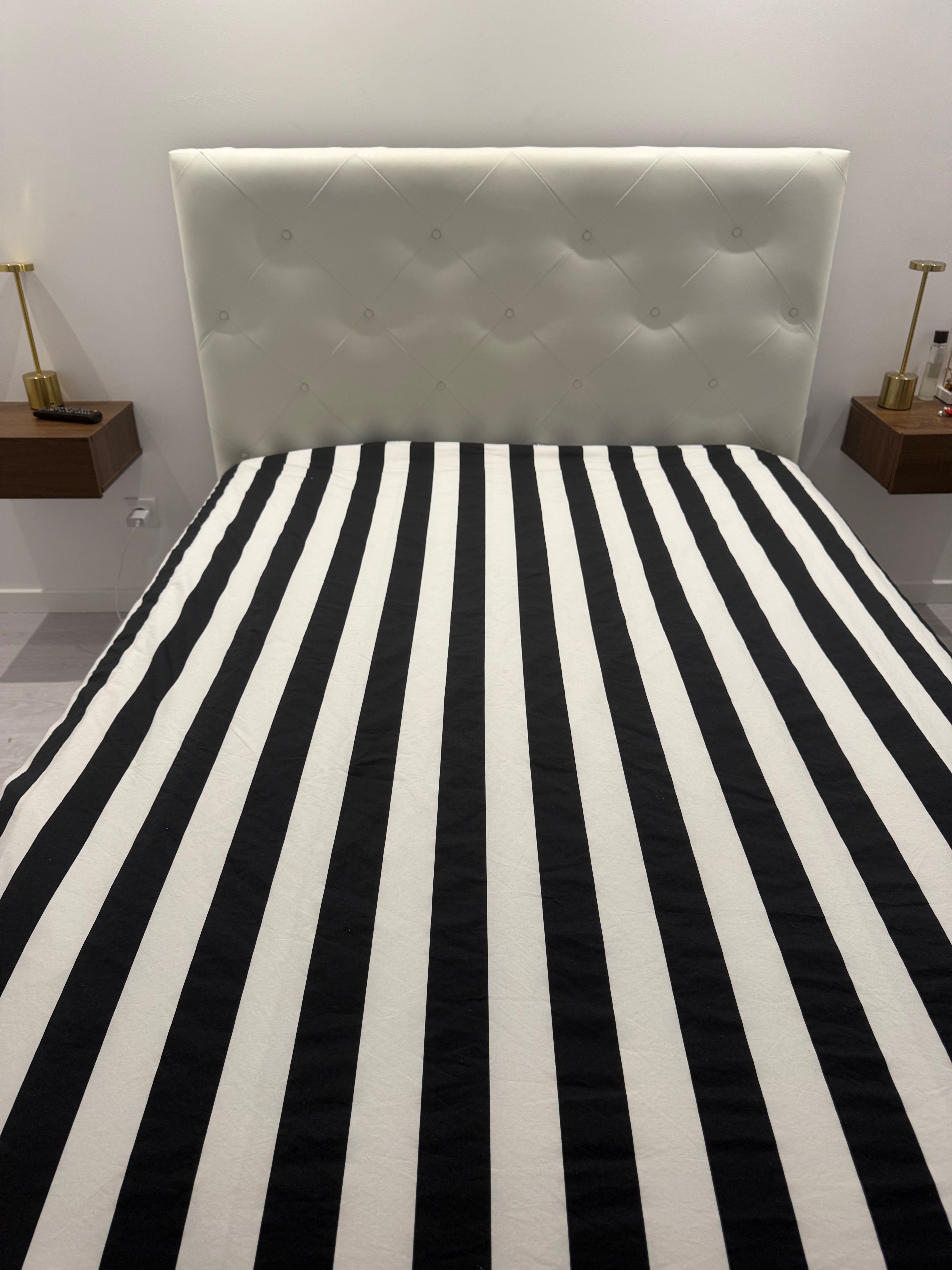 Cama casal com estrado