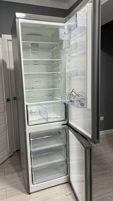 Холодильник NoFrost Bosch KGN39XW326 в ідеальному стані