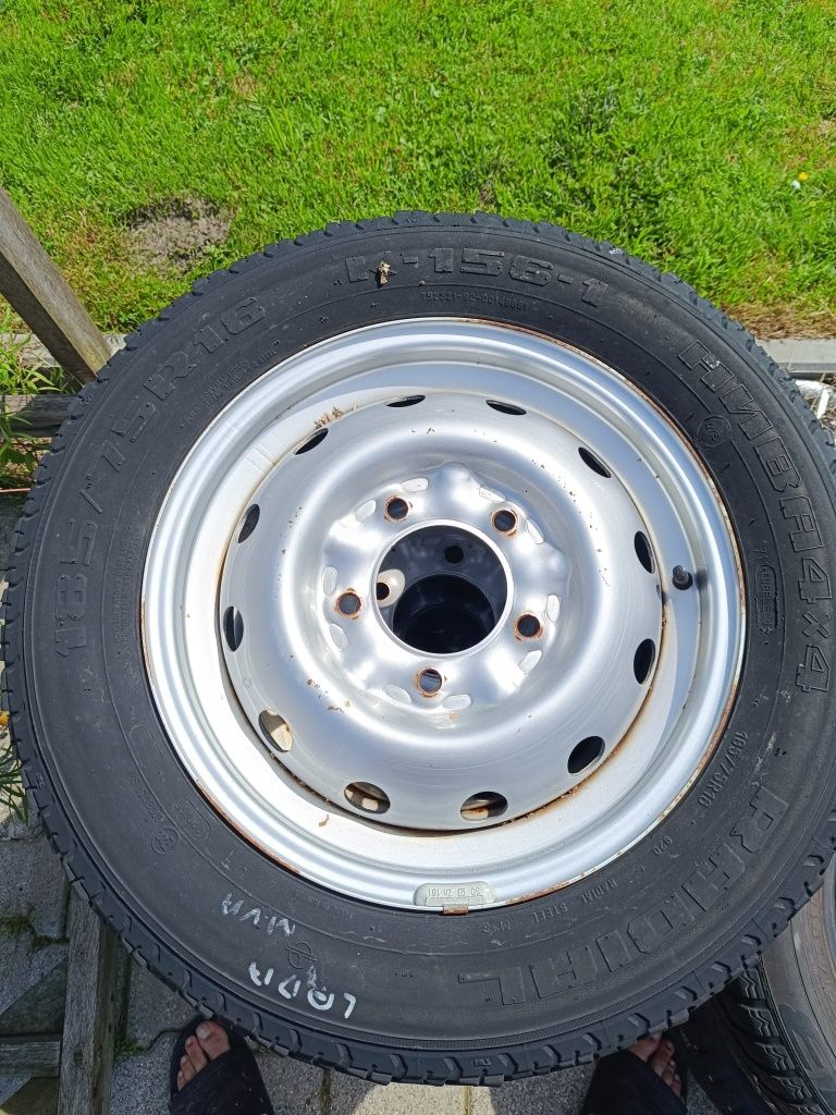Koła 16" Lada Niva 5x139,7 felgi + opony