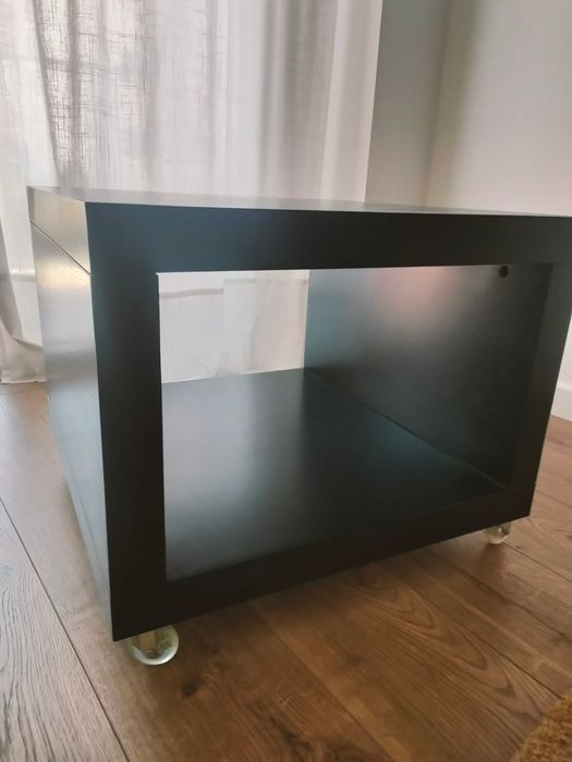 Mesa de apoio com rodas