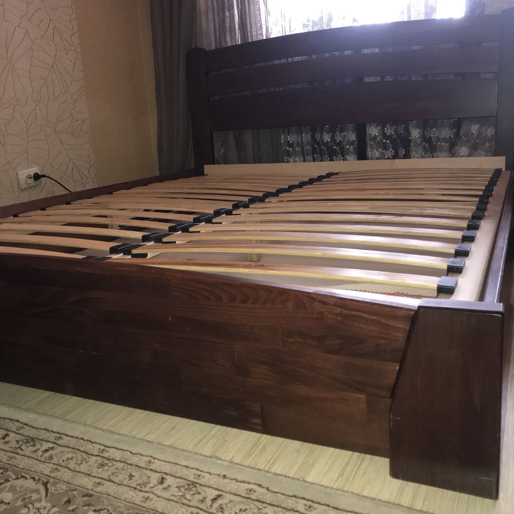 Продається дерев’яне ліжко з підйомним механізмом