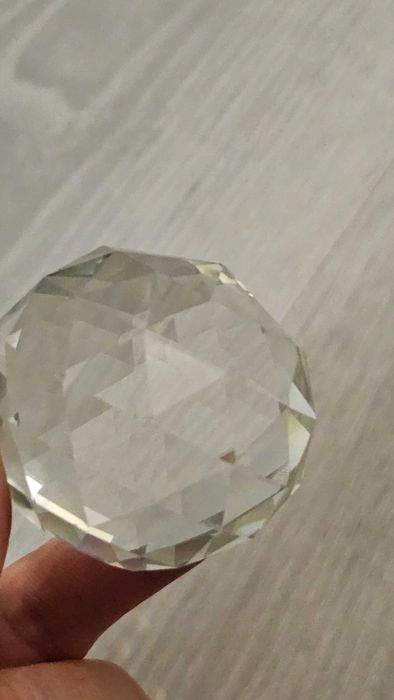 Esfera brilhante facetada plana bola de cristal