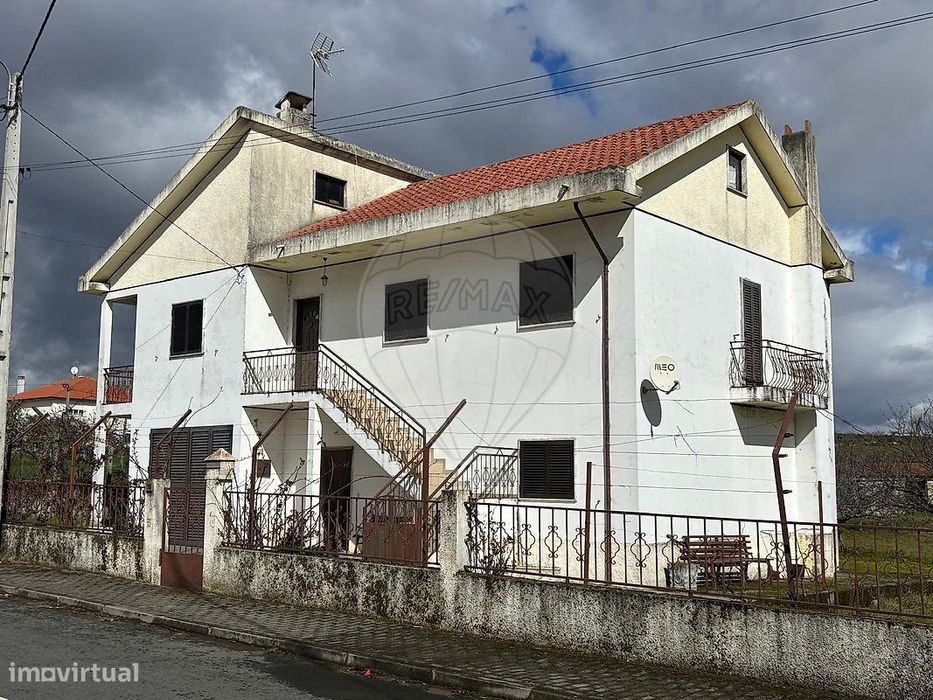 Moradia T4 para venda