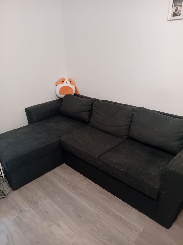 Armário, sommier, sofá-cama, vitrine e apoio de mesa para despachar