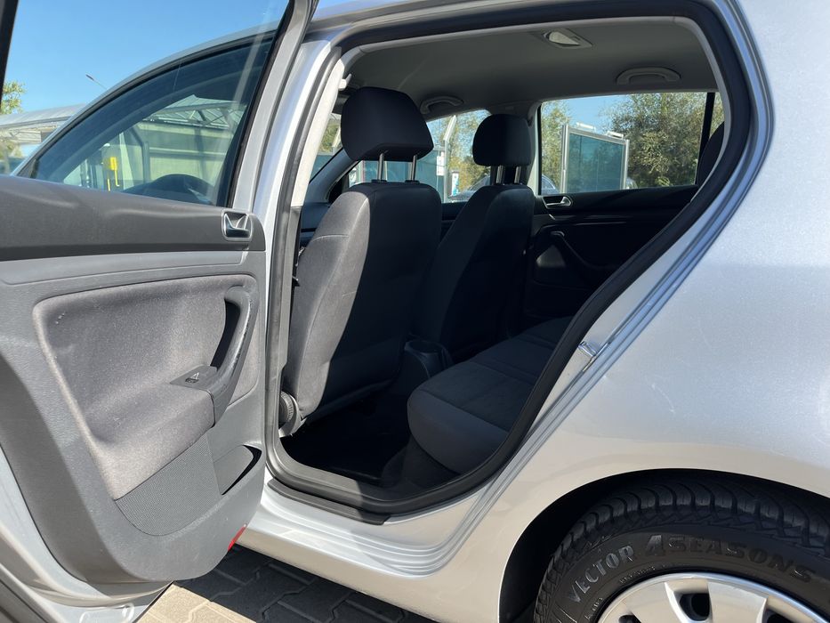 Volkswagen Golf 2006 1.6 бензин