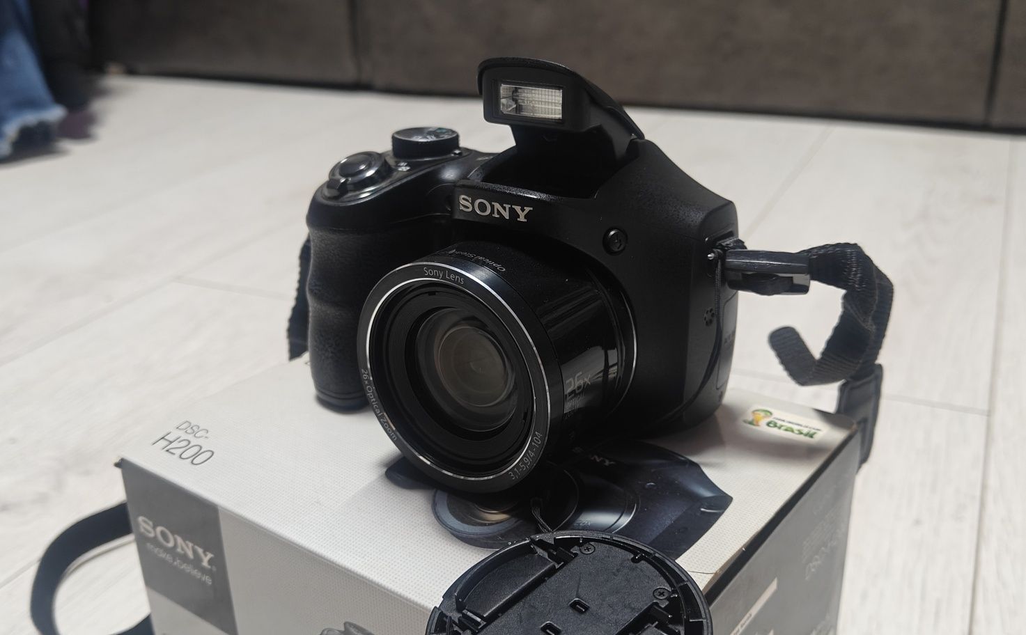 Продам фотоаппарат Sony DSC-H200