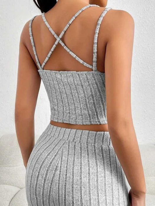 Conjuntos duas peças top + calção. Novos.