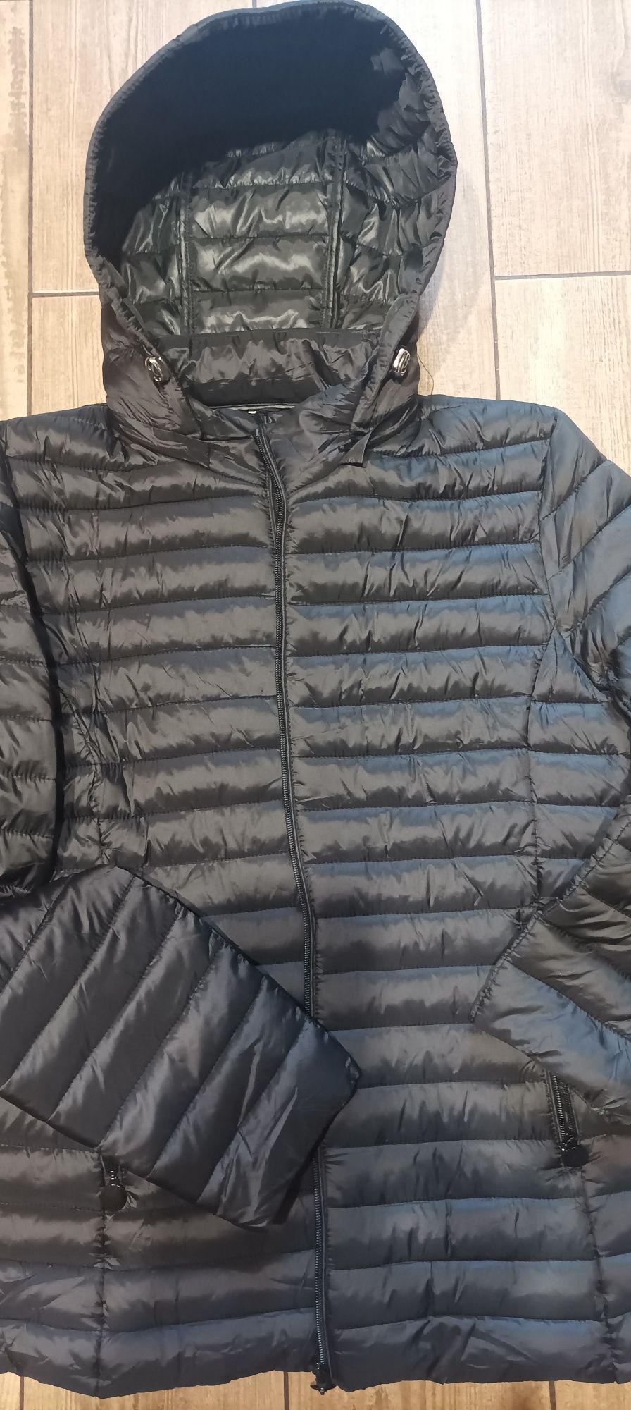 Продам куртку женскую размер М. Куртка женская