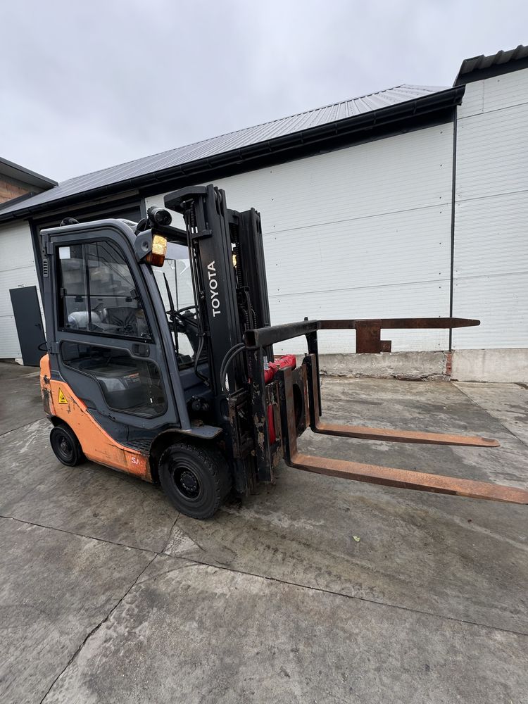 Toyota 02-8FGF18 Triplex Obrotnica