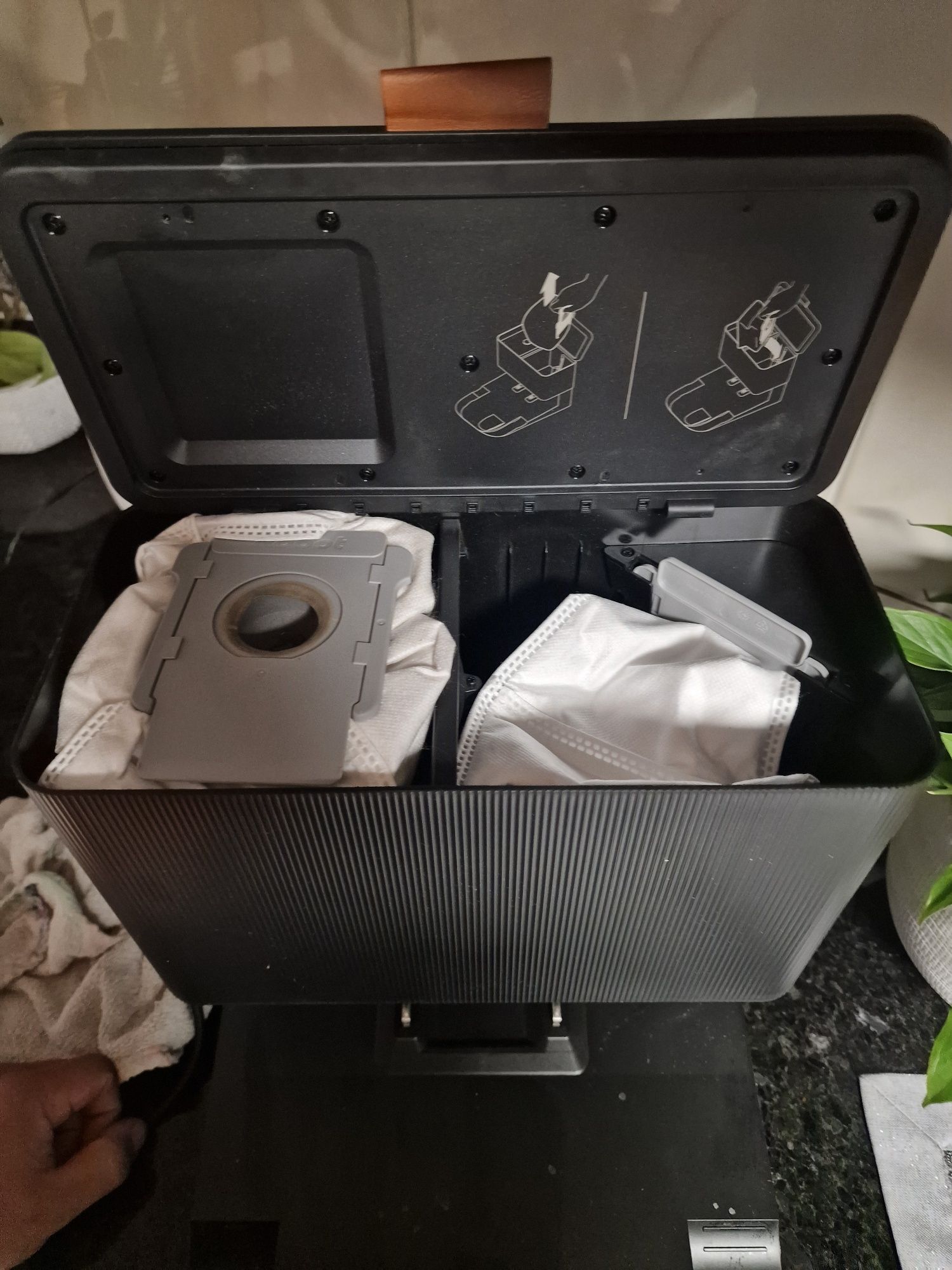 Coluna de carregamento e despeijo airrobot e mopa