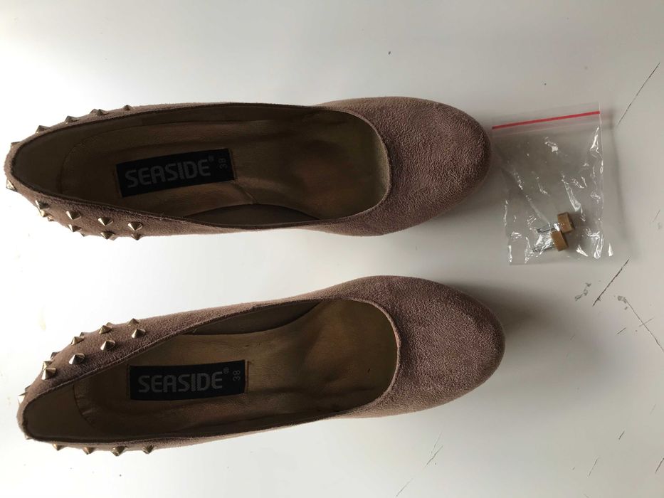 Sapatos NOVOS tamanho 38