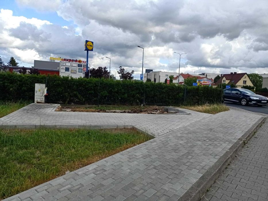 Plac w parku handlowym – Rumia, ul. Grunwaldzka 8