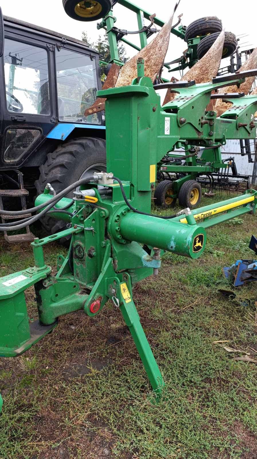 Плуг оборотний John Deere 3810 7+1