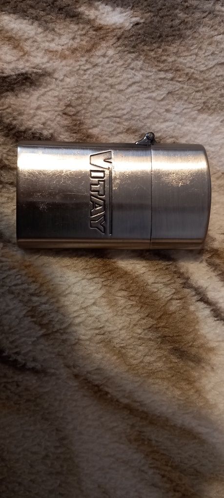 Fajna stara benzynowa zapalniczka.