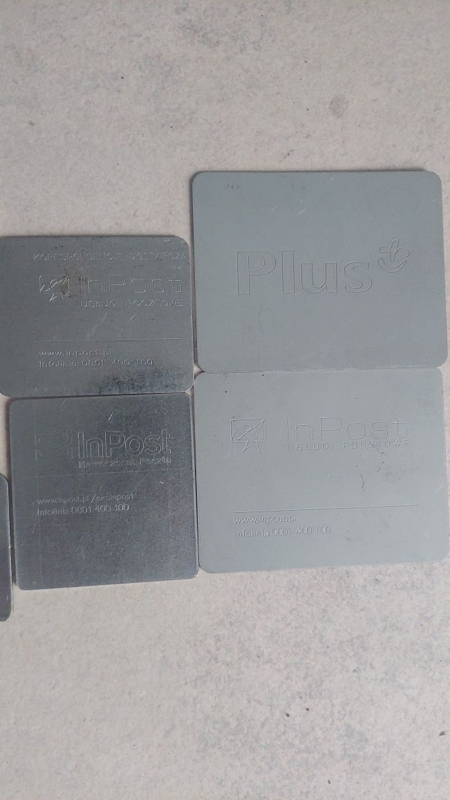 Blaszki metalowe 10 sztuk listy InPost Plus tabliczka ciężarek plomby