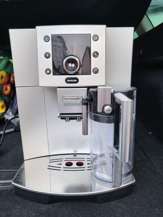 Ковомашина,кавоапарат в гарному стані.