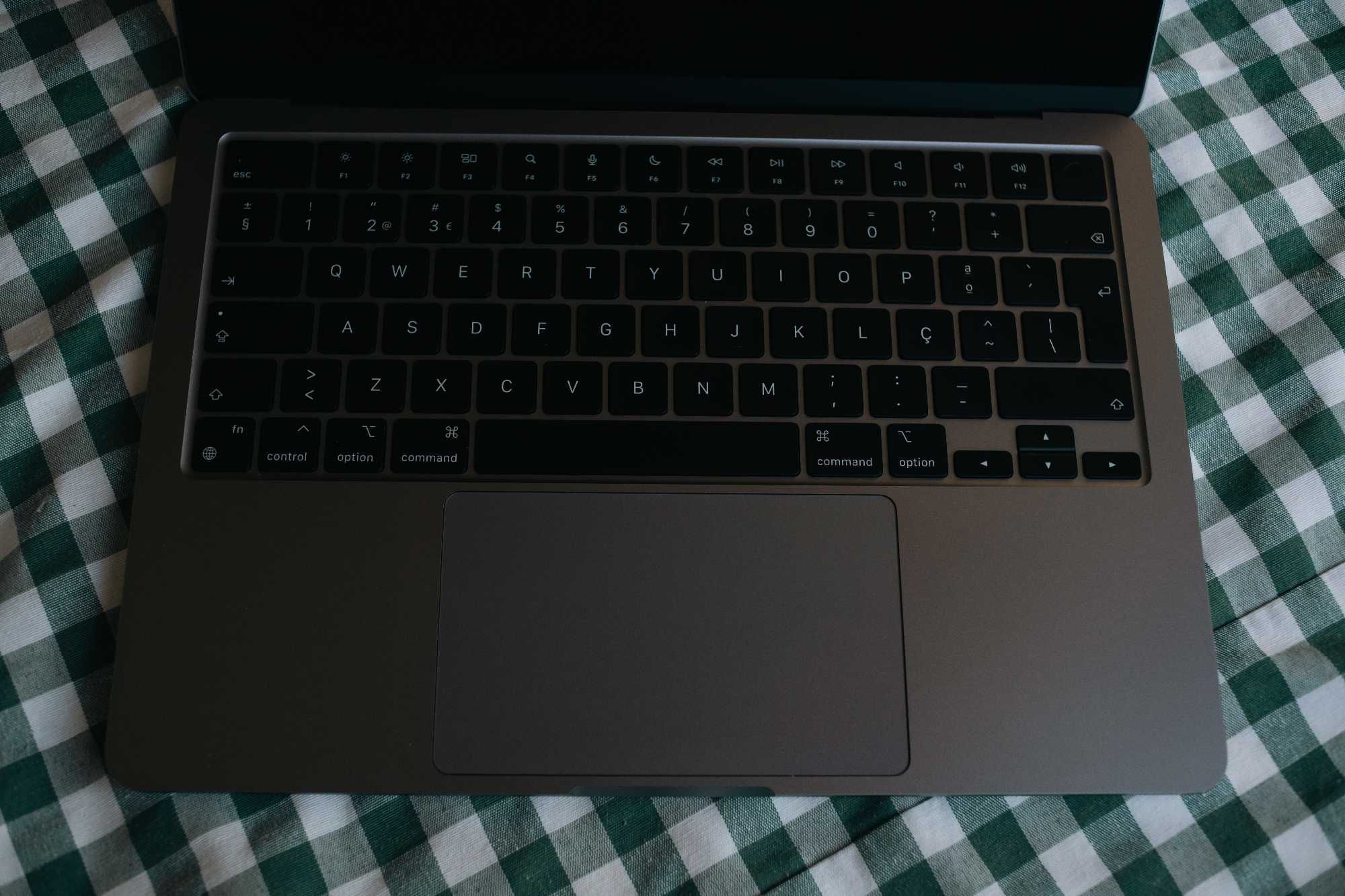 Macbook Air M2 16GB RAM 256 SSD