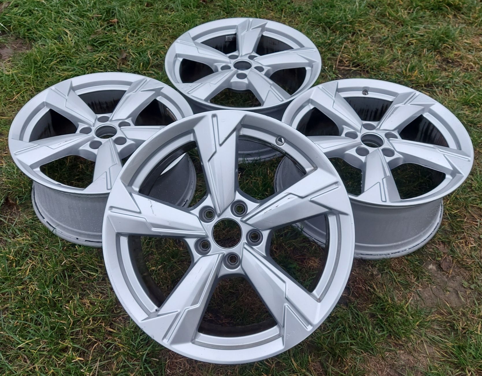 8J18" 5x112 OEM Audi 4K0 S6 S4 A6 C7 C8 A5 A4 A7 RS A3 Rs3 S3 VW Seat