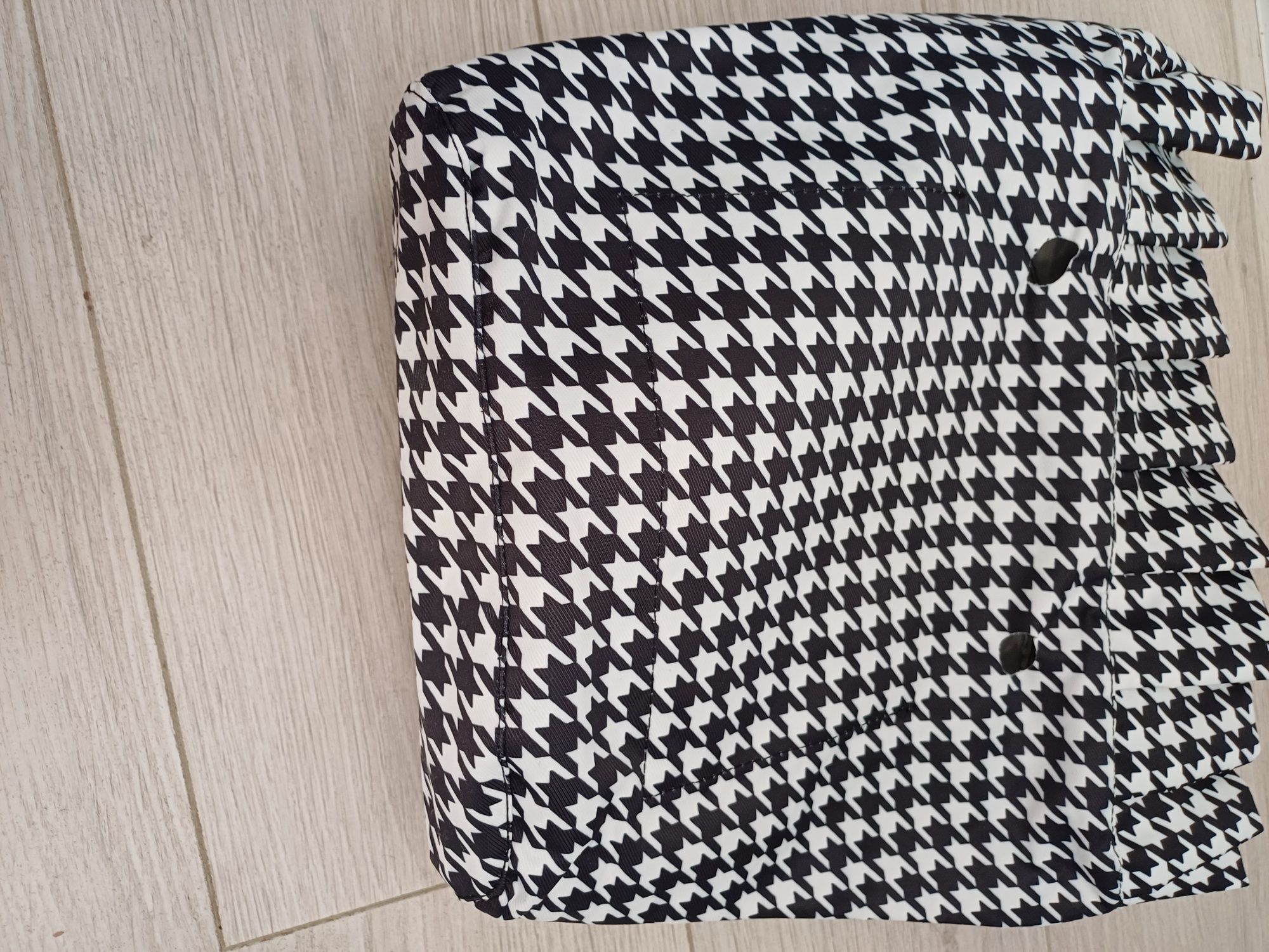 O Bag Mini, organizer w pepitkę z falbanką do torebki