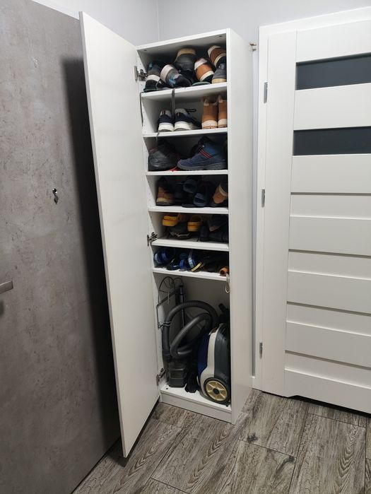 Szafa z serii PAX firmy IKEA.