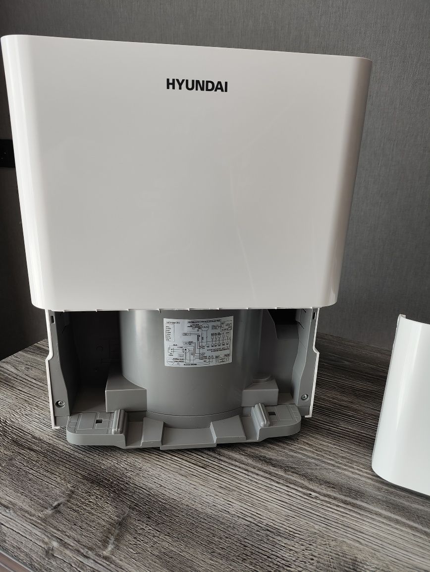 Осушувач повітря Hyundai hdh12ua