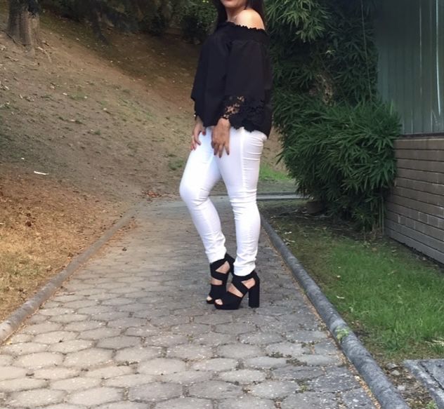 Blusa Preta com tenda