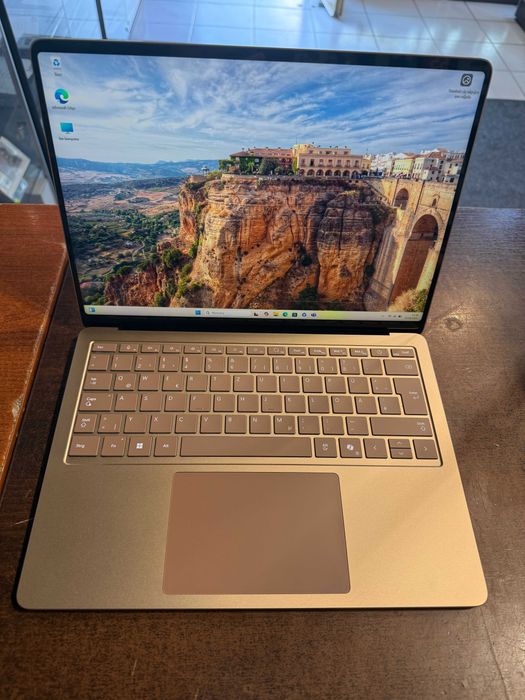 Laptop Microsoft Surface 13,8" Snapdragon X12 | SSD 512GB | RAM 16GB