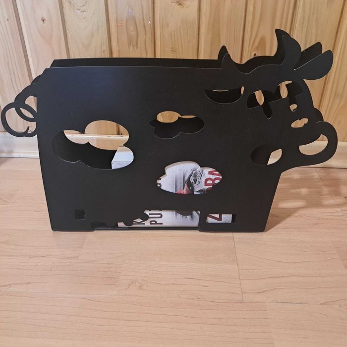 Stojak na gazety  - krowa czarny, metalowy