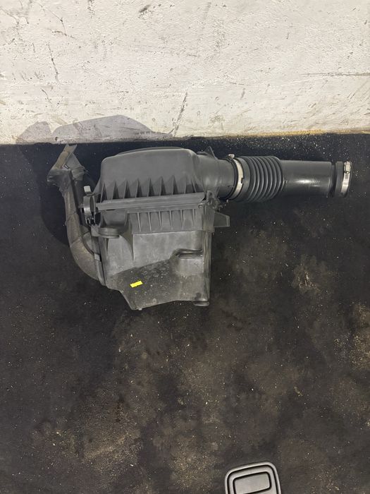 Obuduwa filtra powietrza przeplywomierz Jeep Grand Cherokee wk2 3.0crd