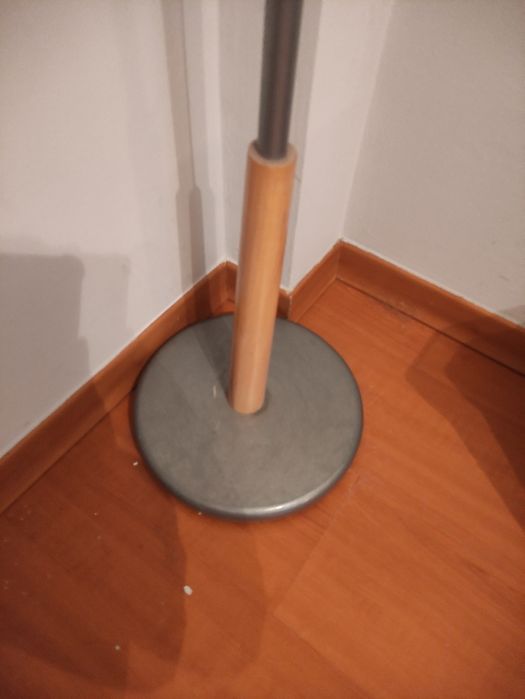 Bengaleiro de Pé Moderno Metal e Madeira