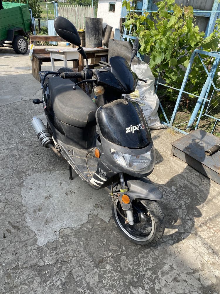 Продам Скутер 4 т