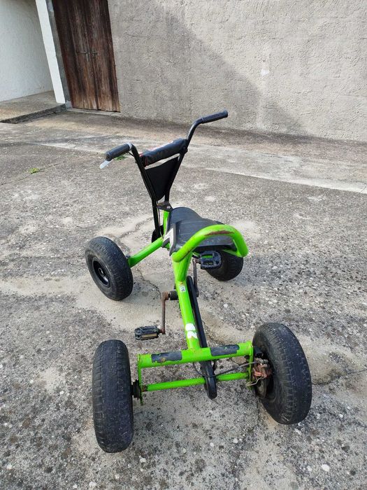 Moto 4 Berg a pedais para jovem a partir dos 10 anos