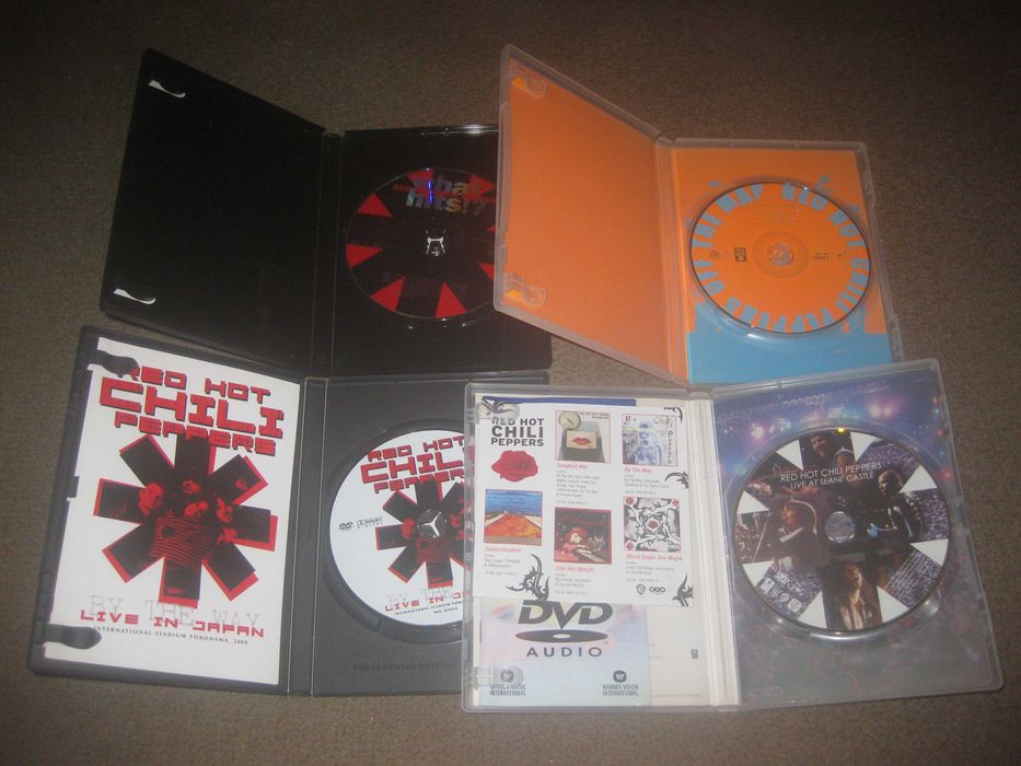4 DVDs musicais dos "Red Hot Chili Peppers"