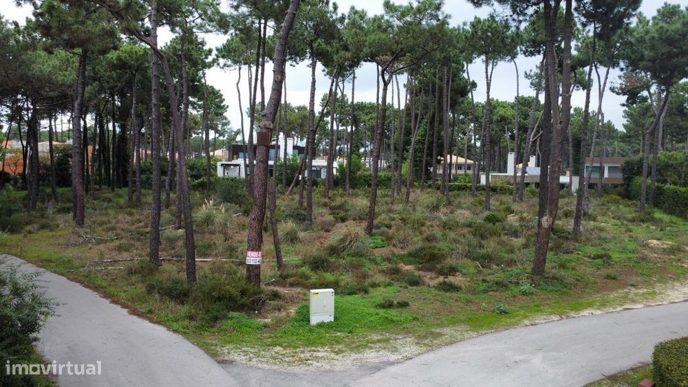 Lote com 2333m2 - condomínio da Herdade de Aroeira